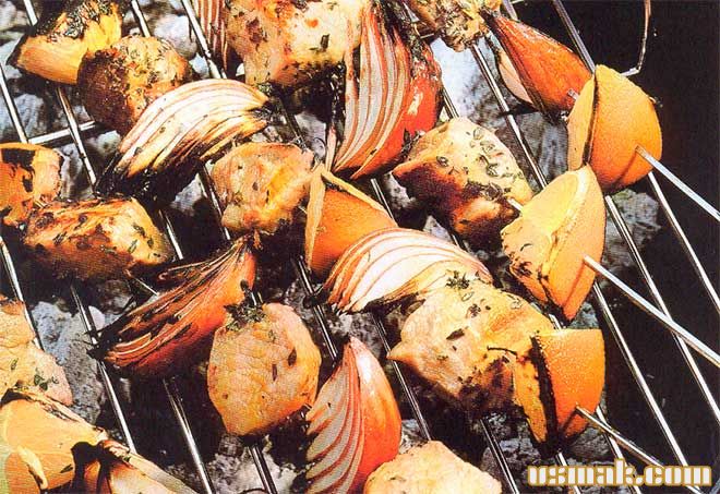 Рецепт Быстрый шашлык из свинины с апельсинами и красным луком фото