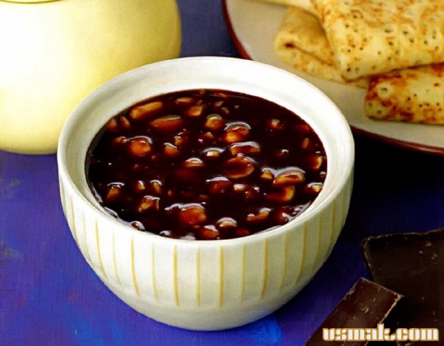 Рецепт Шоколадный соус для блинов с орехами фото