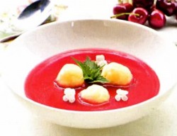 рецепт Французский клубничный суп с ревенем
