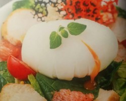 Салат с филе и яйцом