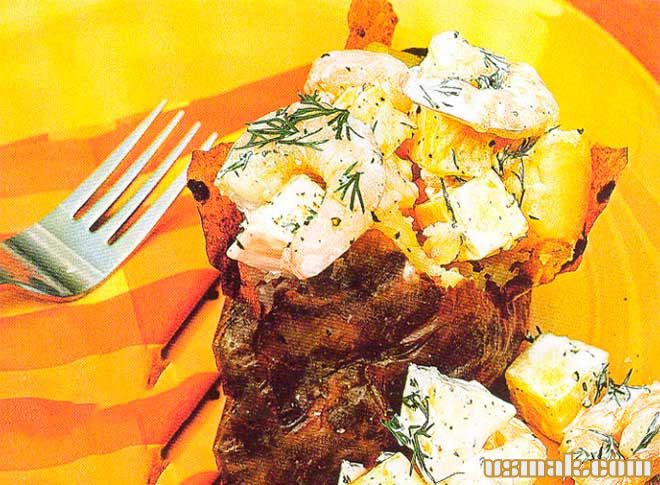 Рецепт Печеная картошка в фольге с креветками фото