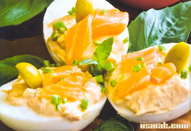 Рецепт Куриные яйца фаршированные креветками и семгой фото