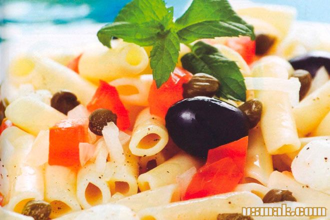 Рецепт Итальянский салат с макаронами и моцареллой фото