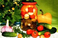 рецепт Салат, огурцы, помидоры, перец, лук