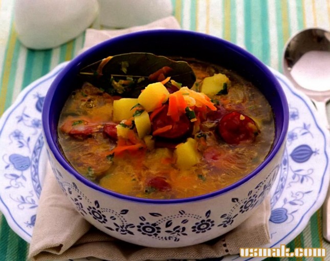 Рецепт Гороховый суп с копчеными колбасками фото