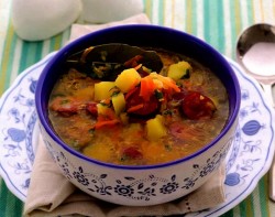рецепт Гороховый суп с копчеными колбасками
