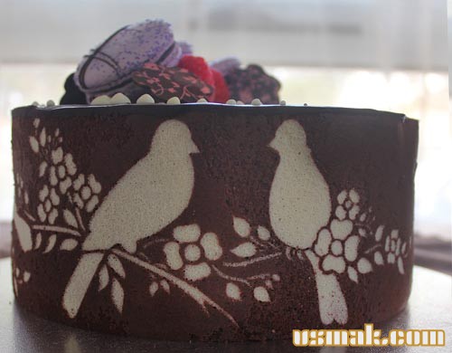 Торт Joconde Imprime с шоколадом, фундуком и малиной под заказ