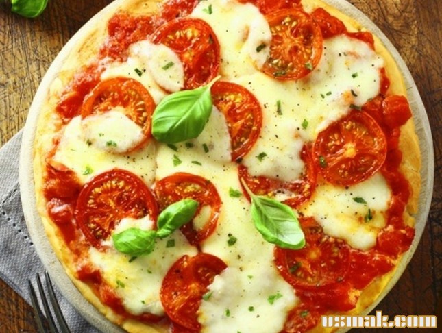 Рецепт Домашняя пицца с помидорами и моцареллой фото