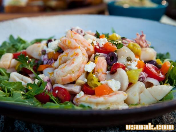 Рецепт «Морской бриз» – лучший салат с овощами и морепродуктами фото
