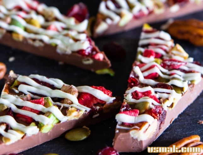 Рецепт Праздничная плитка шоколада с орехами фото