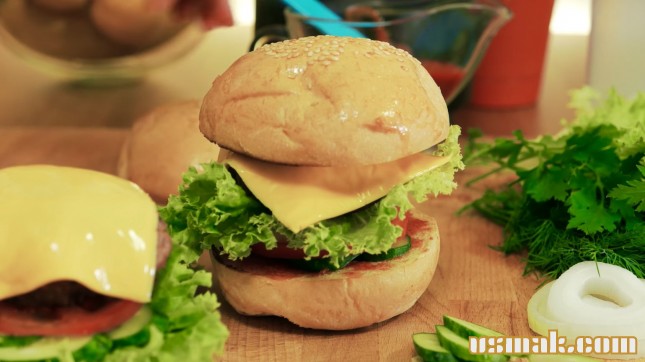 Рецепт Домашний гамбургер с котлетой и сыром фото