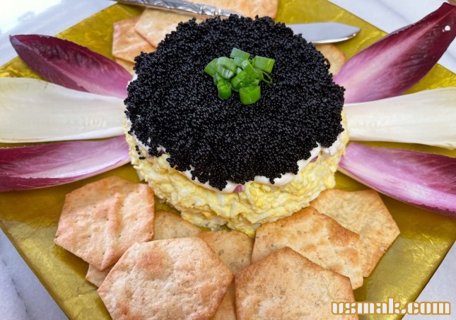 Рецепт Яичный салат с черной икрой фото