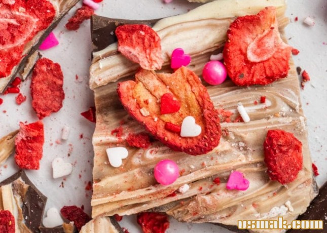 Рецепт Домашний шоколад с сублимированными ягодами фото